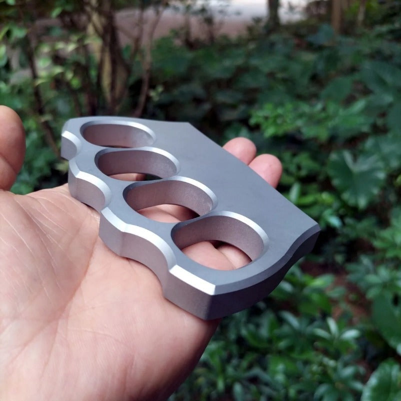 SturdyGuard Impact-Resistant Knuckle Duster with Window Shattering Feature