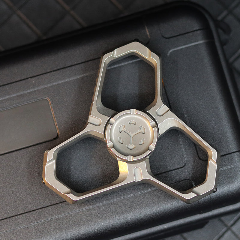 EDC Spin Knuckle Duster Defender