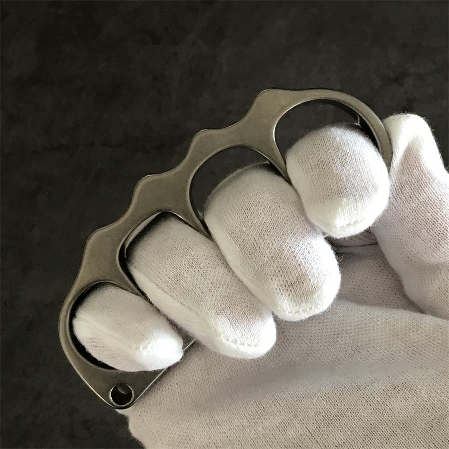 Precision Crafted Titanium Pea Knuckle Duster for Everyday Carry